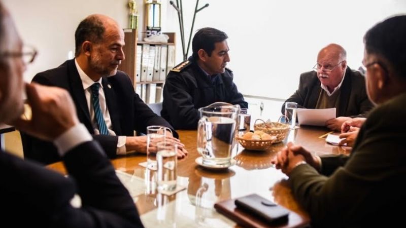 Senadores con el Secretario de Seguridad