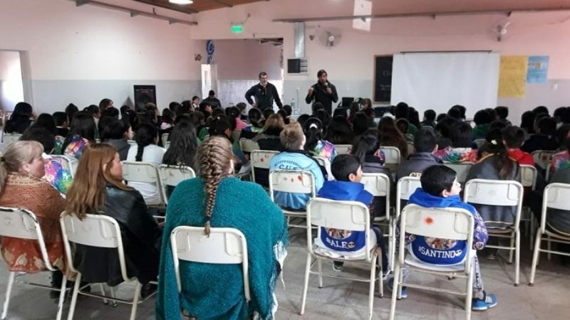 Charla sobre prevención, dictada por la División Drogas Peligrosas