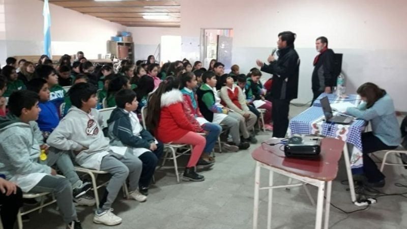 Charla sobre prevención, dictada por la División Drogas Peligrosas