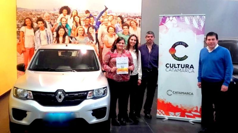 Entregaron el auto sorteado en el Poncho