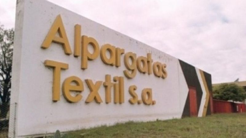 Advierten que Alpargatas podría cerrar por la fuerte crisis