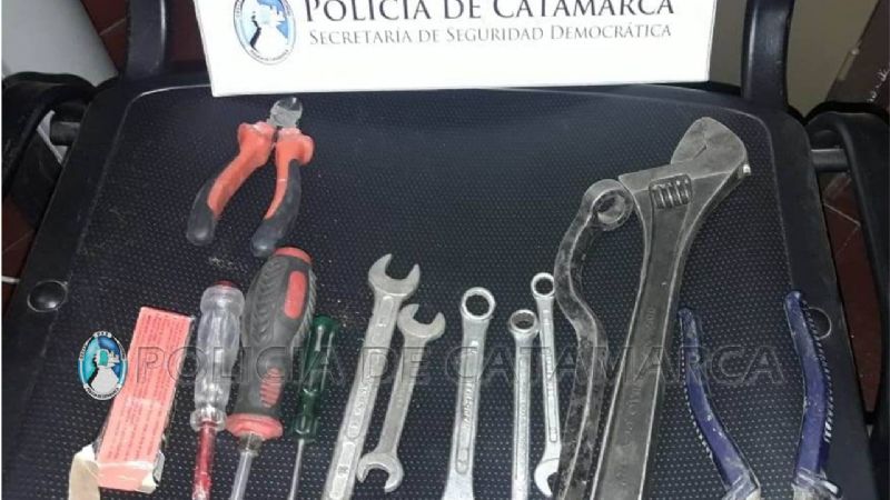 Atrapan a tres jóvenes que le robaron a un abuelo