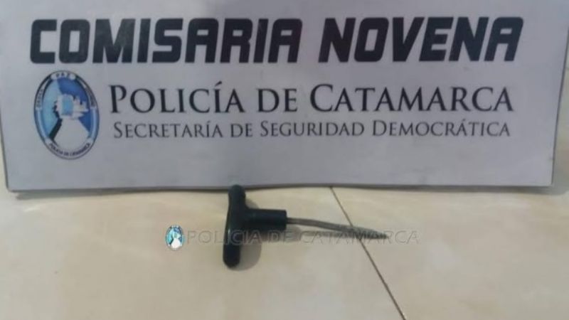 Lo detuvieron por sospechoso y tenía una "espadita"