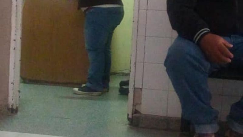 El tierno gesto de un policía