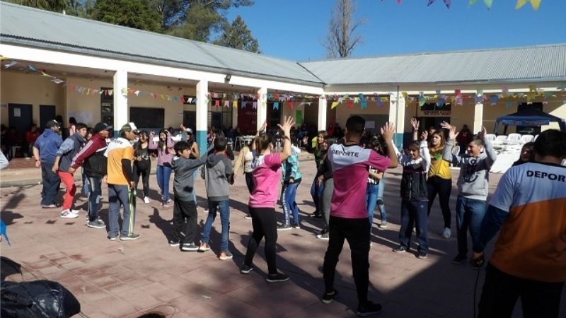 Jóvenes iniciaron festejos por el aniversario del departamento Ambato