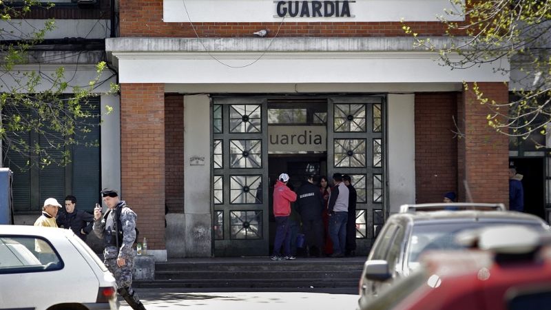 Un camillero y un paciente cayeron por el hueco de un ascensor en un hospital