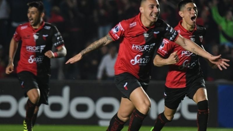 Colón consumó la hazaña y dejó afuera al San Pablo