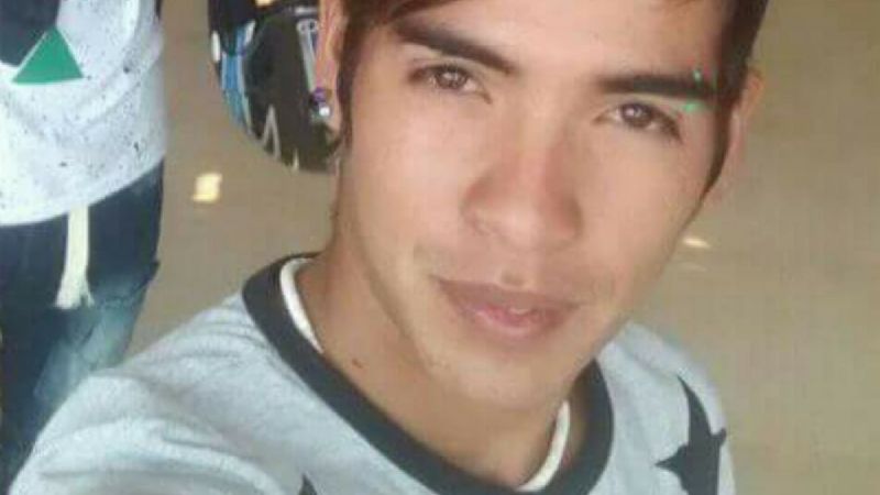 Motociclista chocó contra un camión y murió