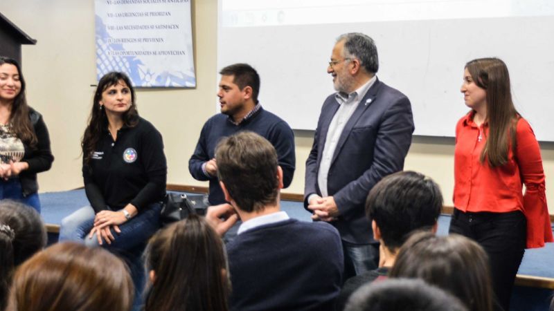 Solá Jais junto a Centros de Estudiantes del Valle Central