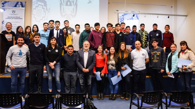 Solá Jais junto a Centros de Estudiantes del Valle Central