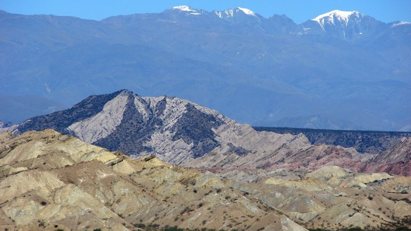 Buscan a cuatro personas extraviadas en la montaña hace tres días