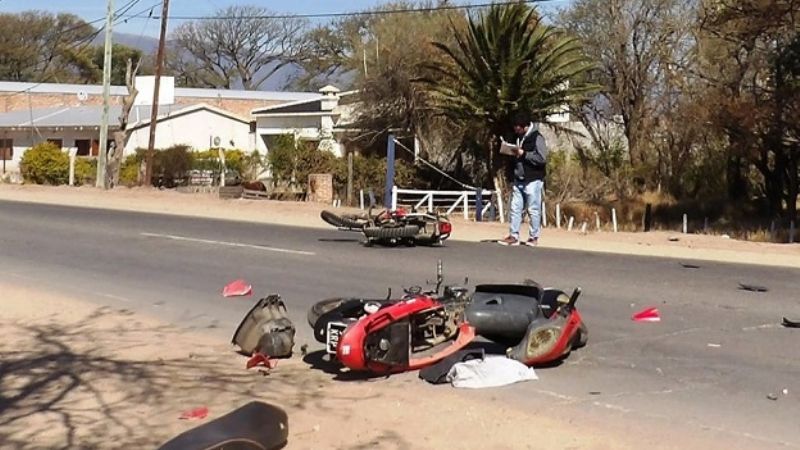 Violento choque entre dos motos