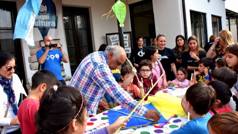 Los niños celebraron su día en el taller de barrilete del Archivo Histórico