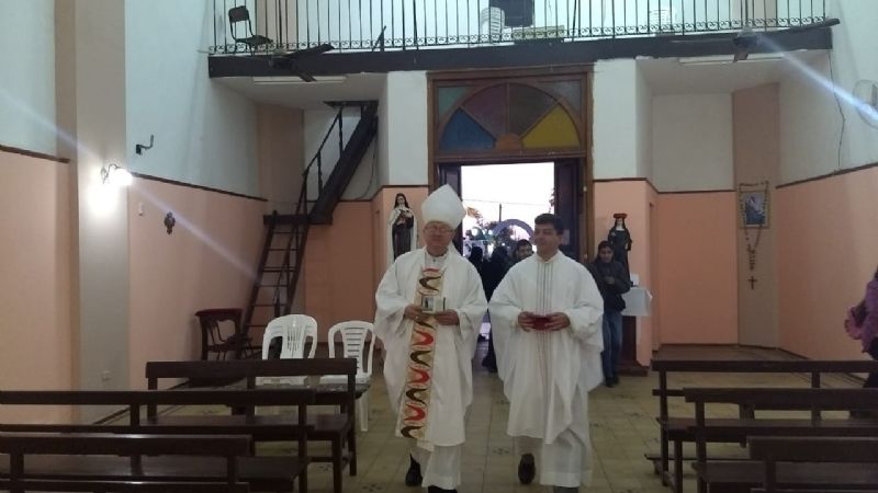 Pintaron el templo parroquial en Recreo