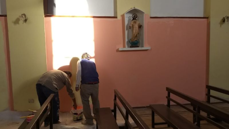 Pintaron el templo parroquial en Recreo