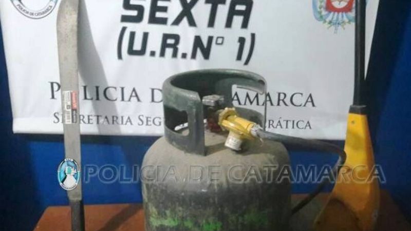 Joven aprehendido con una garrafa, una bordeadora y un machete