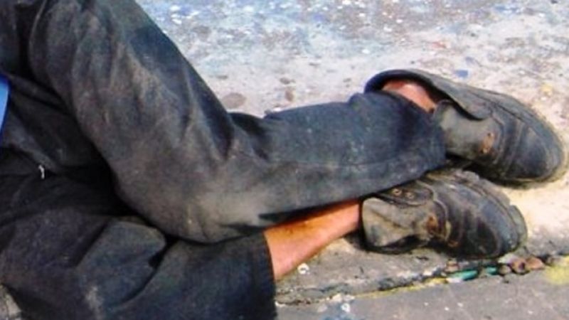 La pobreza golpea: Resguardan a un abuelo en situación de calle