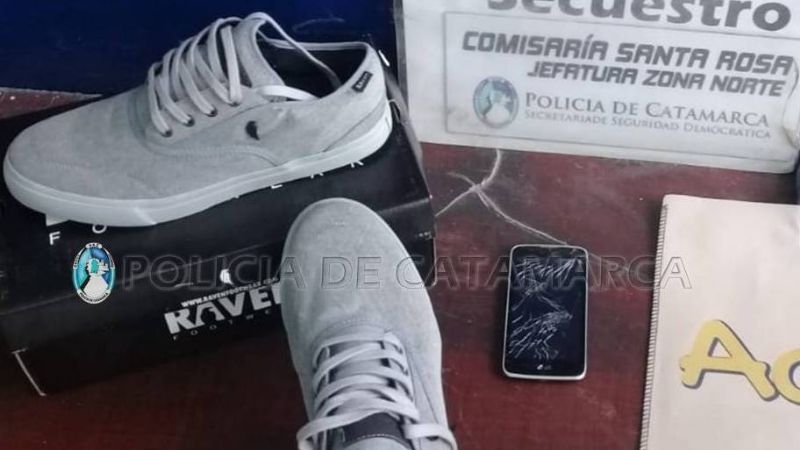 Secuestran un celular y zapatillas a un joven que quedó arrestado