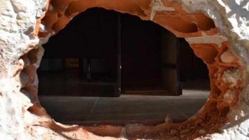 Insólito: hizo un boquete en la pieza de su madre para robarle