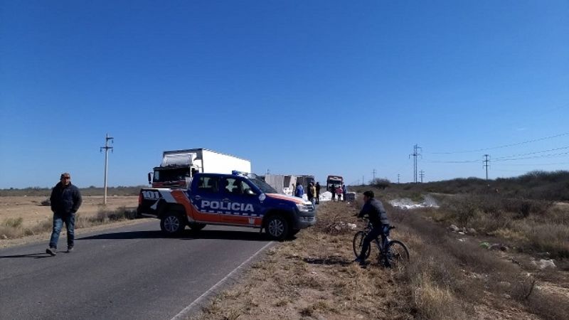 Ruta 20: volcó acoplado cargado con cal