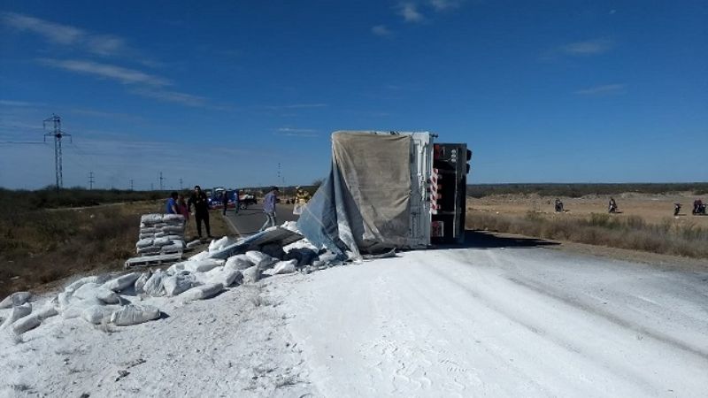 Ruta 20: volcó acoplado cargado con cal