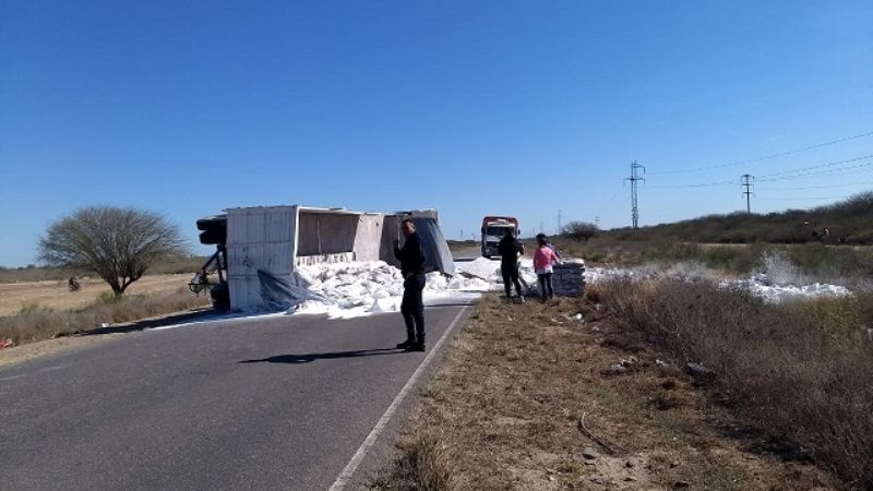 Ruta 20: volcó acoplado cargado con cal