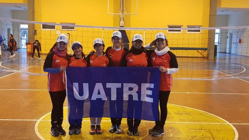 UATRE entregó equipos de voley en Santa María