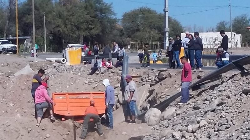 Se desbarrancó un carro en el precario Camino de la Virgen