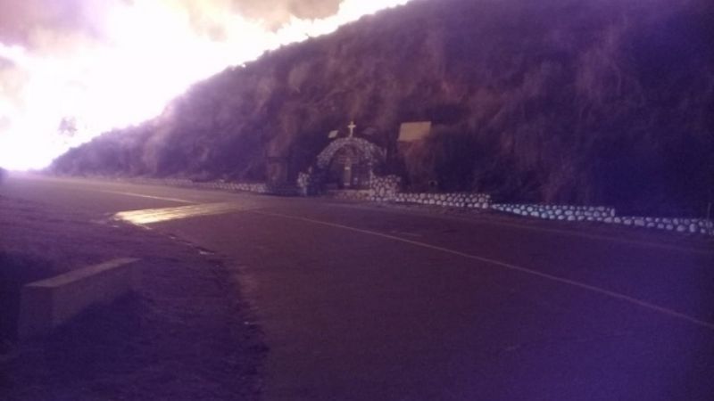 Voraz incendio en la Cuestecilla de El Rodeo