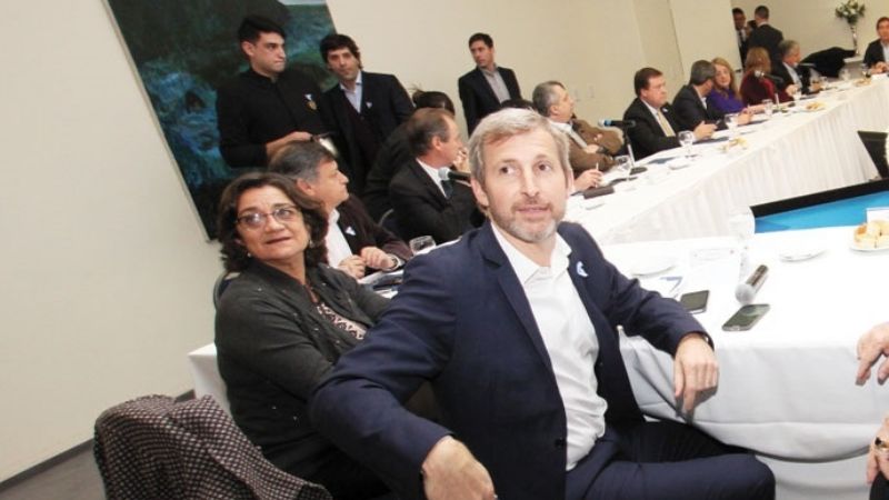Nación busca convencer a Corpacci y otros siete gobernadores