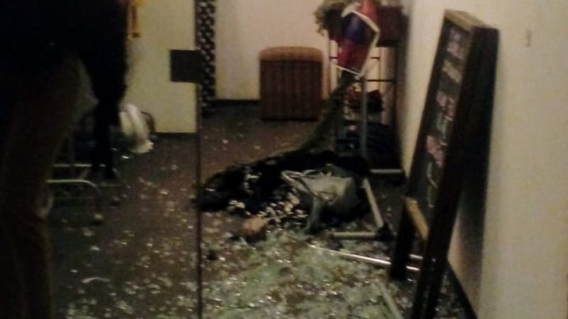 Robaron más de 40 prendas de un local de ropa