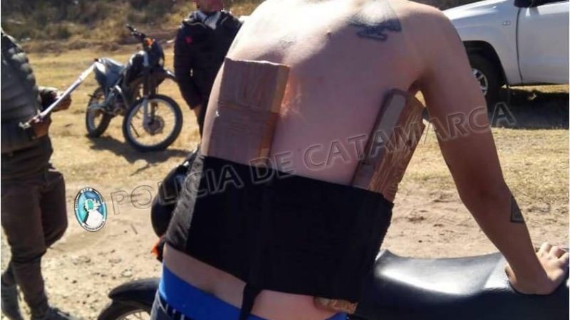 Lo atrapan con marihuana pegada al cuerpo