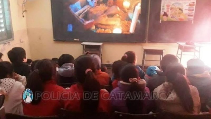 Policías festejaron el Día del Niño con alumnos