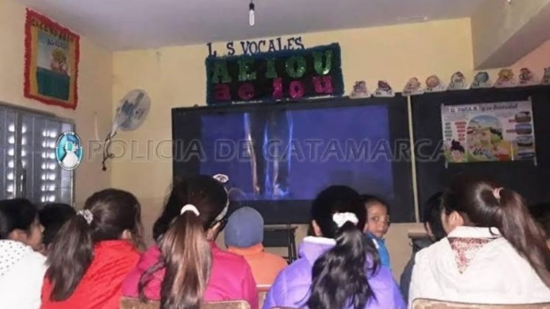 Policías festejaron el Día del Niño con alumnos