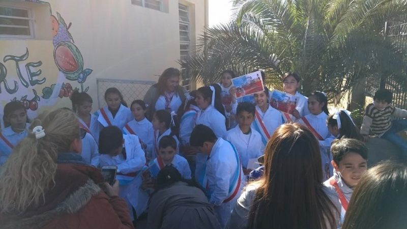 Alumnos juraron lealtad a la Bandera Provincial