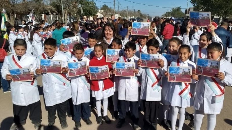 Alumnos juraron lealtad a la Bandera Provincial