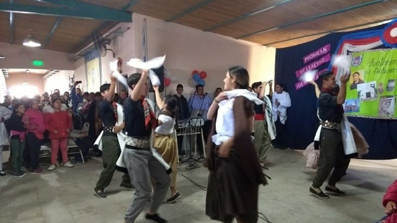 Alumnos juraron lealtad a la Bandera Provincial