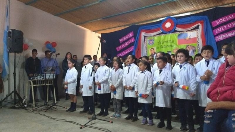 Alumnos juraron lealtad a la Bandera Provincial