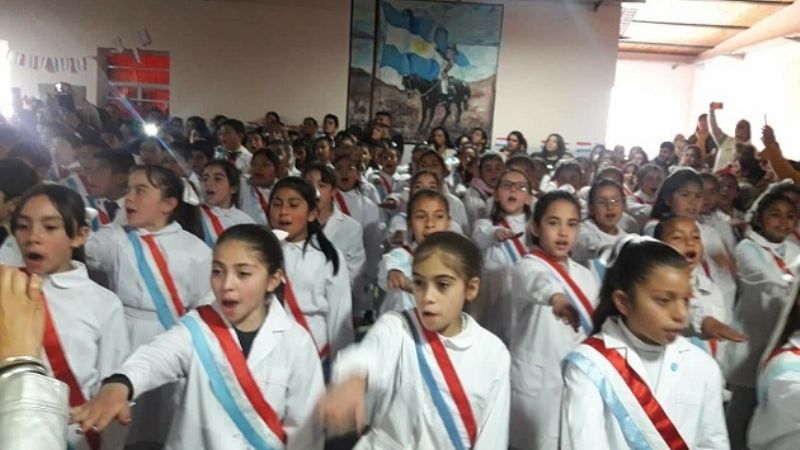 Alumnos juraron lealtad a la Bandera Provincial