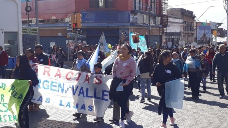 Cientos de peregrinos de Paclín renovaron su amor a la Virgen del Valle