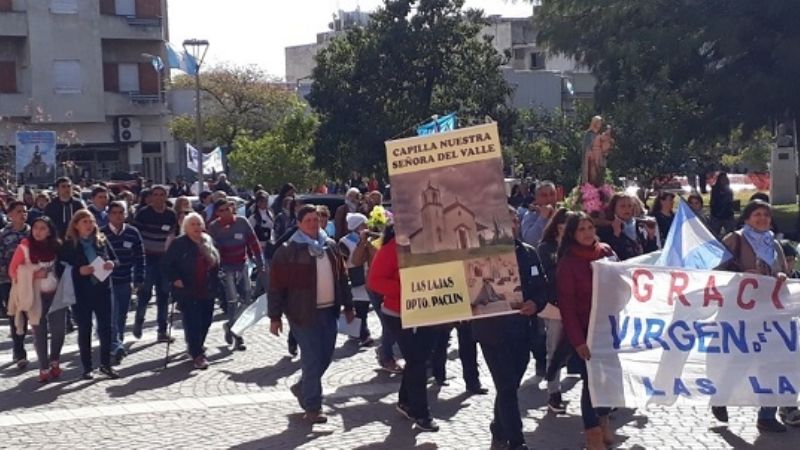 Cientos de peregrinos de Paclín renovaron su amor a la Virgen del Valle