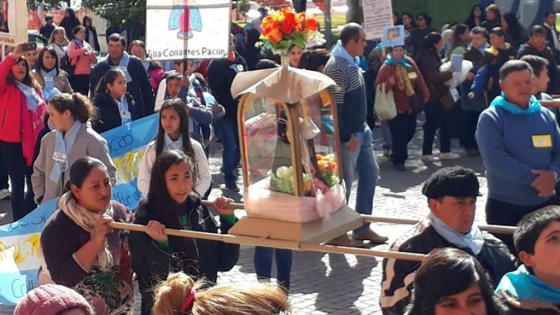Cientos de peregrinos de Paclín renovaron su amor a la Virgen del Valle