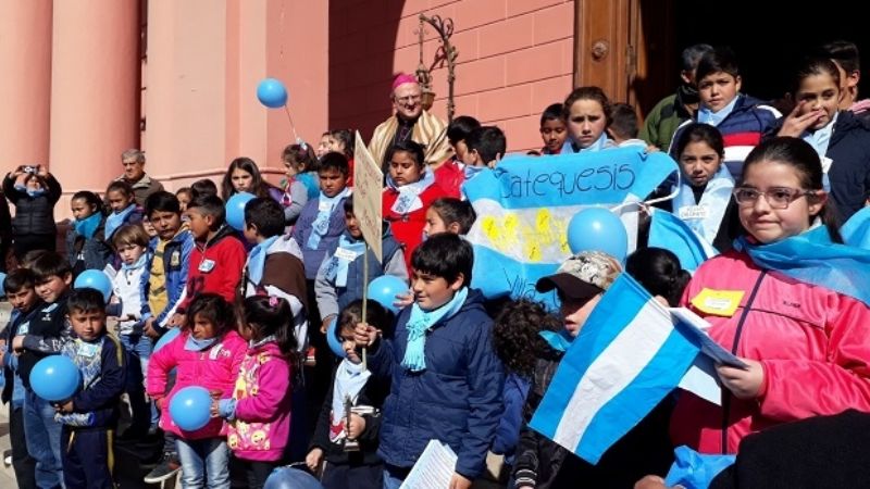 Cientos de peregrinos de Paclín renovaron su amor a la Virgen del Valle
