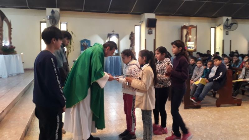 Los niños honraron a Santa Rosa de Lima y festejaron su día