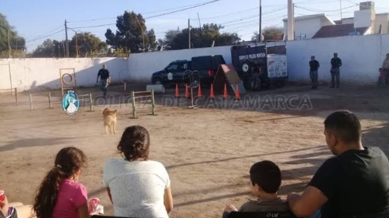 Policías festejan el día del niño en Valle Viejo