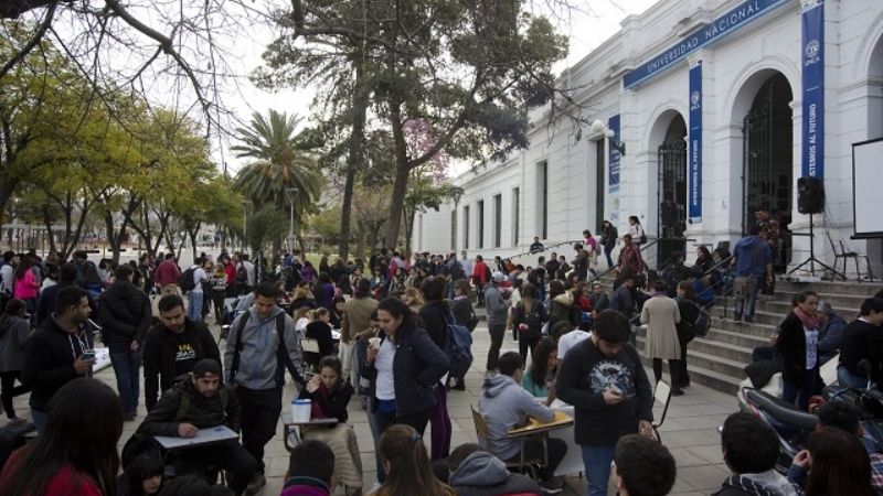 Conversatorio en la UNCA por el conflicto salarial docente