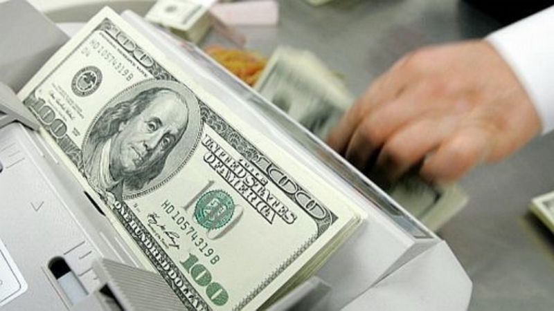 Economistas advierten que el dólar podría llegar a $35 a fin de año
