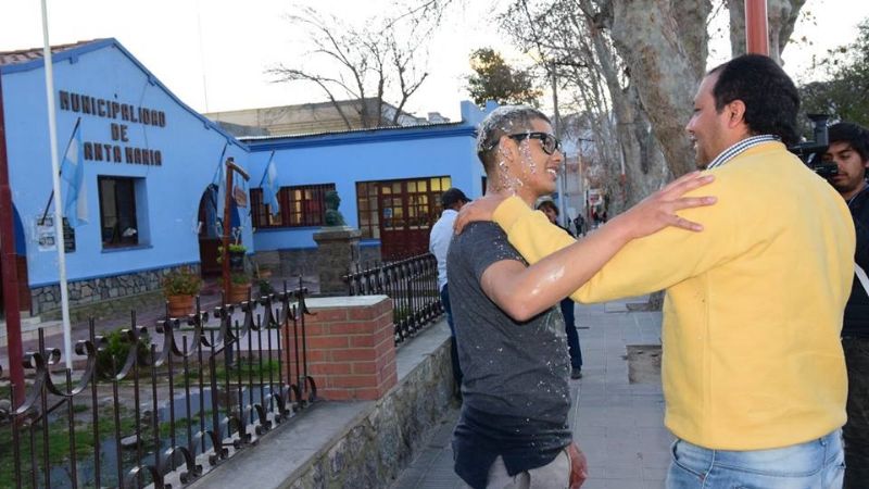 Orgullo santamariano: Joven de 24 años se recibió de médico