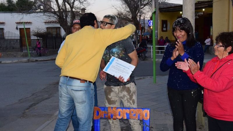 Orgullo santamariano: Joven de 24 años se recibió de médico