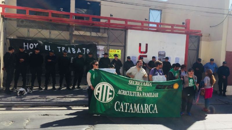 Manifestación de Agricultura Familiar en sede de la UCR